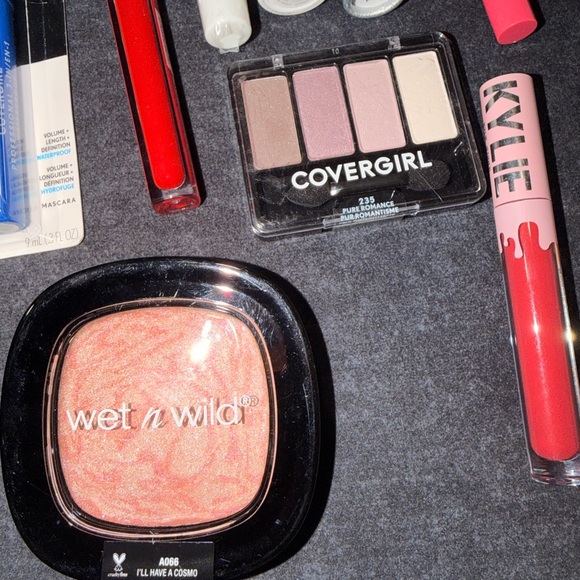 New makeup lot - Picture 4 of 4